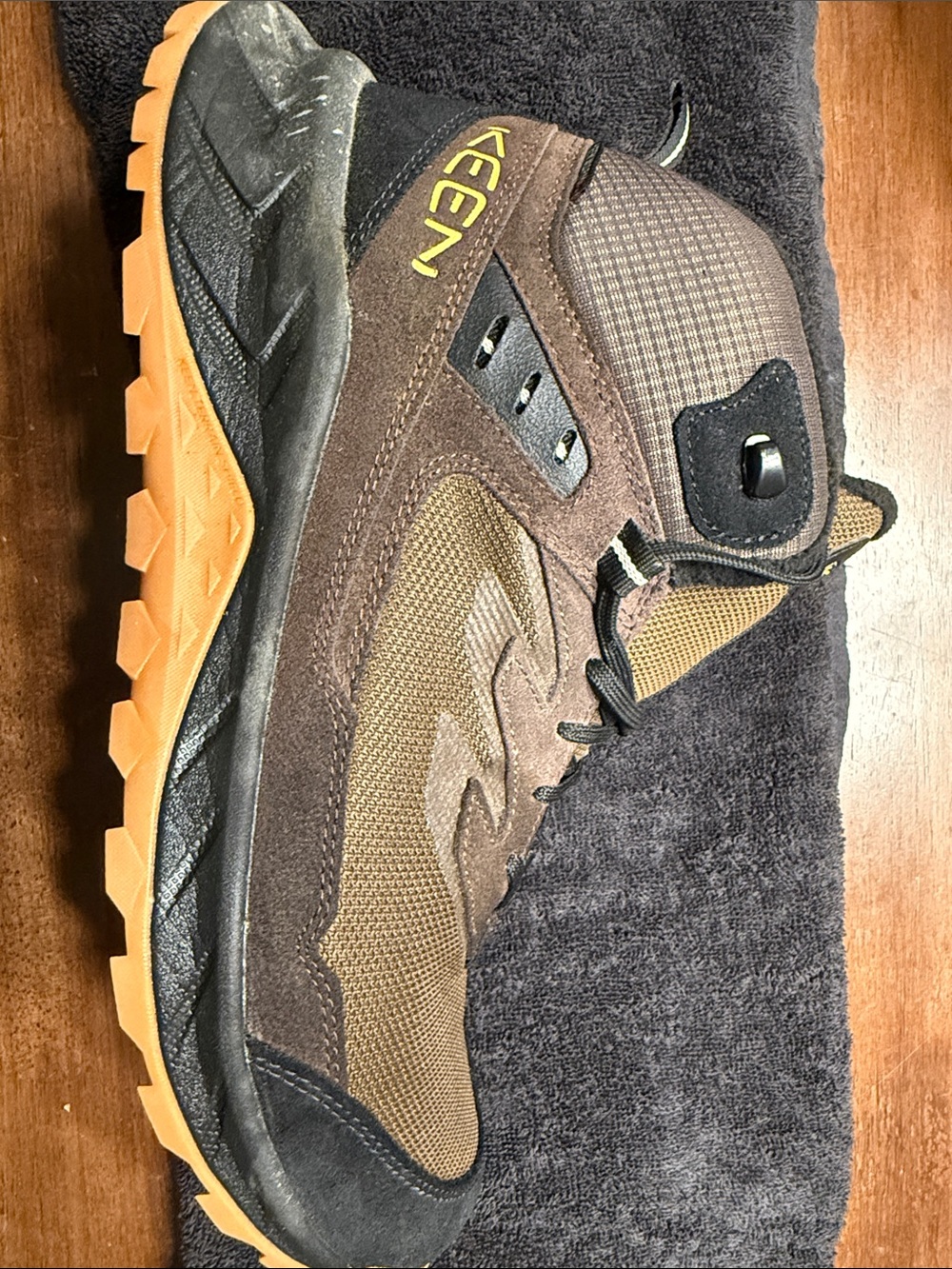 Keen Men's Brown and Tan Trail Hiking Shoe. Insulated Winter boot